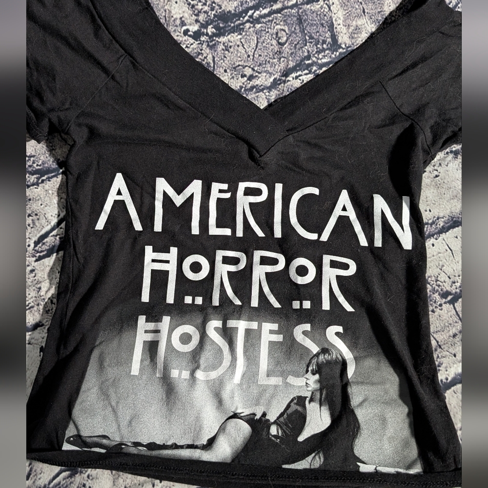 Elvira - American Horror Hostess Women's Long V-Neck T-shirt